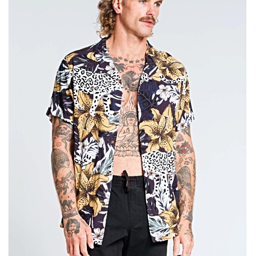 Vacancy Co XL Tropical Leopard Floral Print Button Up Soft Shirt unisex - Picture 4 of 6